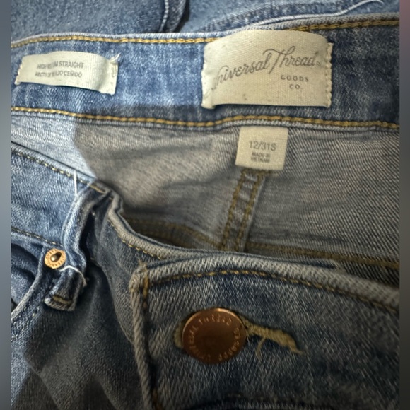 Universal Thread High Rise Slim Straight Jeans - size 12/31 Short - Picture 3 of 4